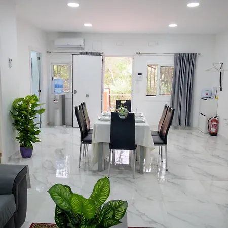 Holiday home Relax House Barcelone Sant Esteve Sesrovires